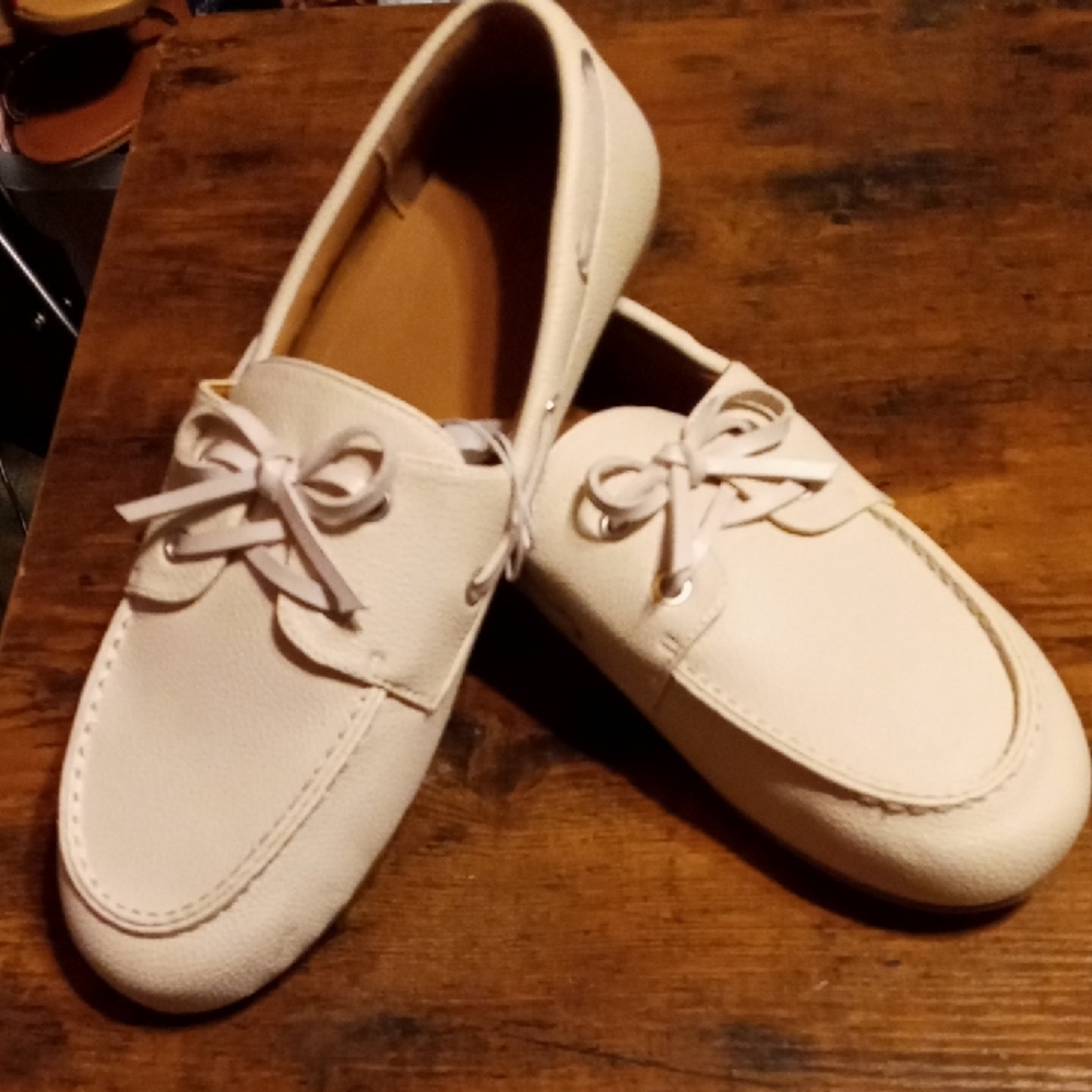 NWT Sz 11W Universal Thread Women's  cream Colored Slip On Loafers